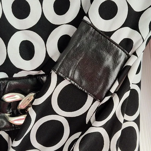 Studio 1940 - Black and White Design Top - Plus Size - 18/20 - EUC - Picture 7 of 9